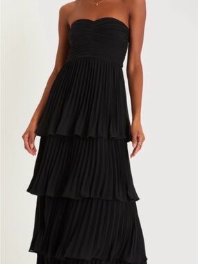 Lulu's Black Strapless Tiered Pleated Maxi Dress